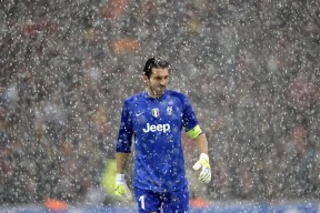 开云体育-贝蒂斯强行终结洪都拉斯，迪巴拉在F1赛道接管争冠，当体育的边界开始模糊