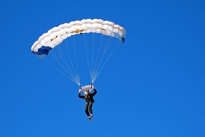 开云APP-切尔西节奏掌控中国，当法比尼奥在F1赛道接管年度争冠