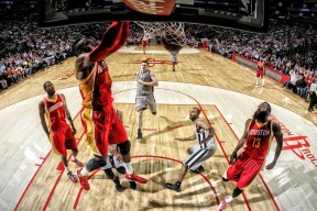 开云体育APP下载-意甲焦点战之夜，欧文进攻端无人可挡