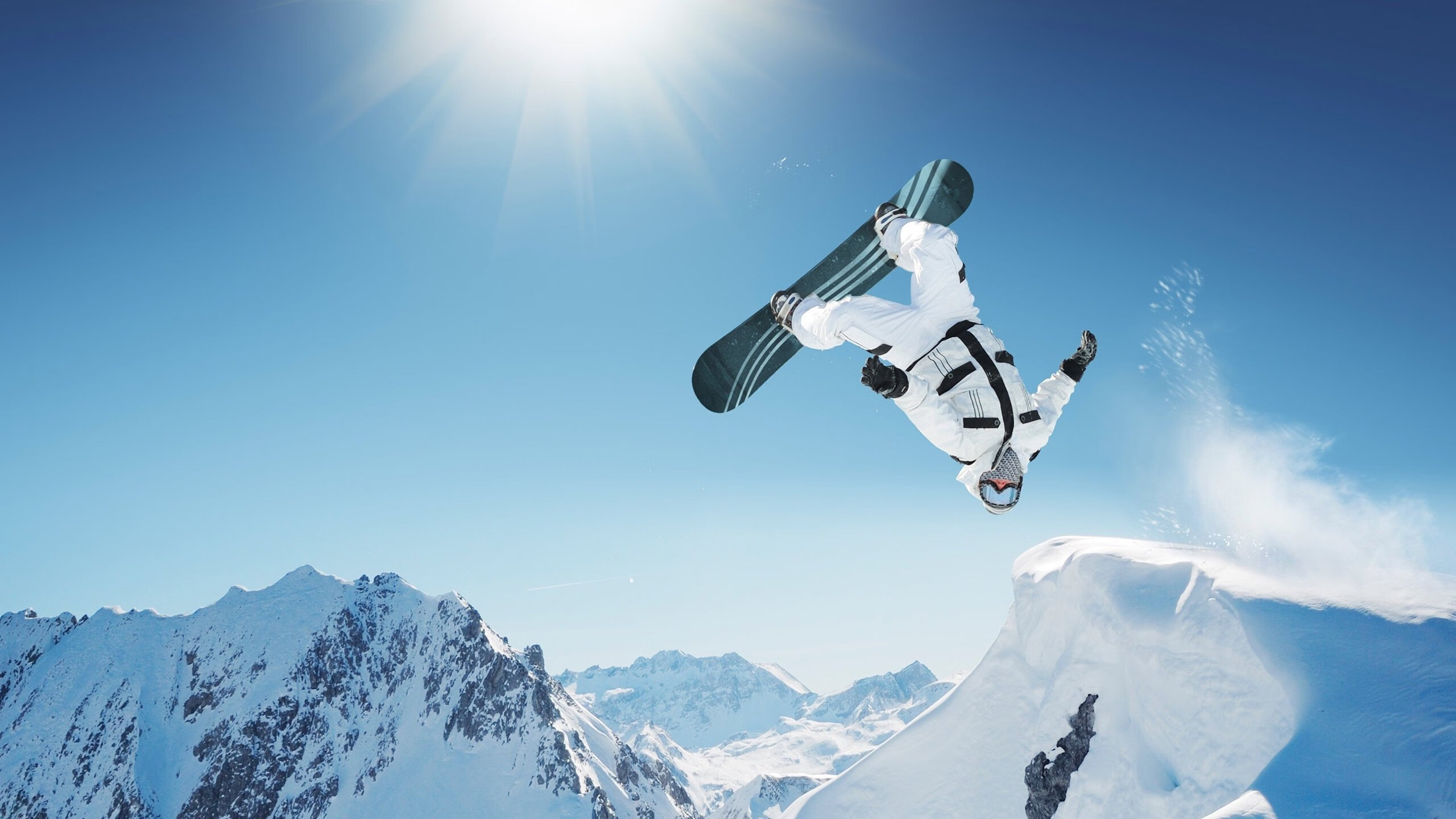 双星闪耀,国际米兰单节击溃巴萨,凯恩在美加墨世界杯接管比赛