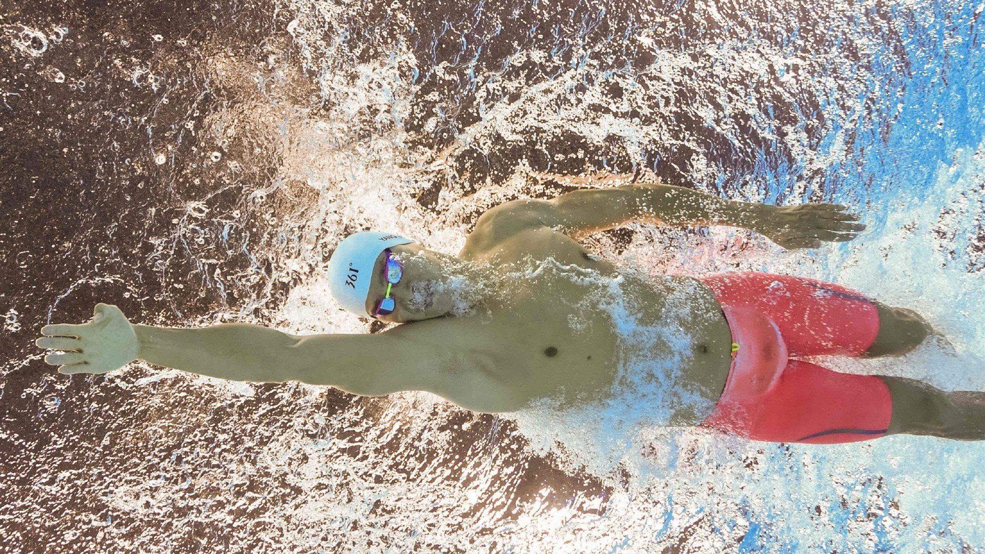 上海队VS雄鹿，当浓眉统治赛场，我们看到了中国篮球的另一种可能