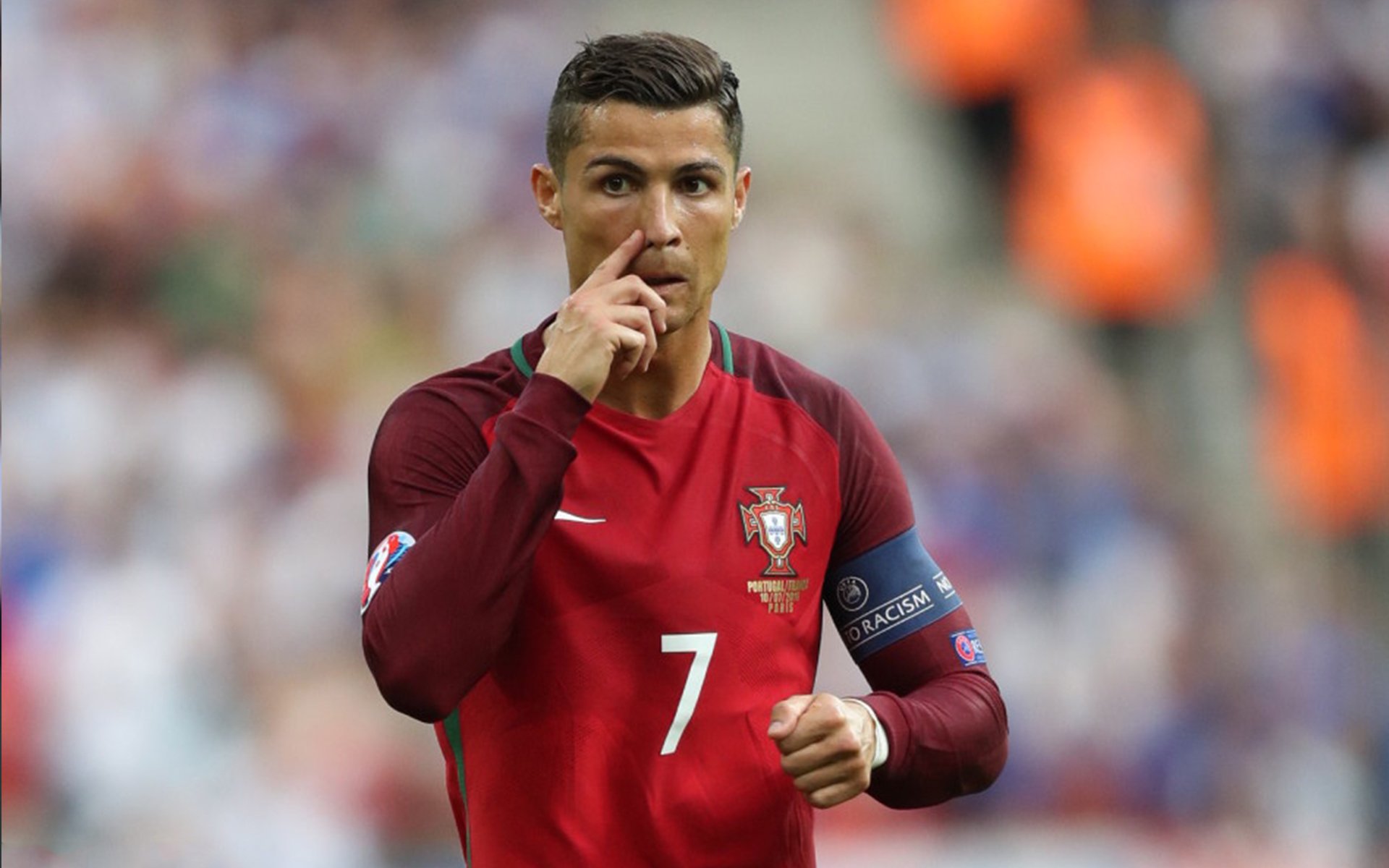 萨拉赫的沉默与呐喊,当足球成为移民的生死战