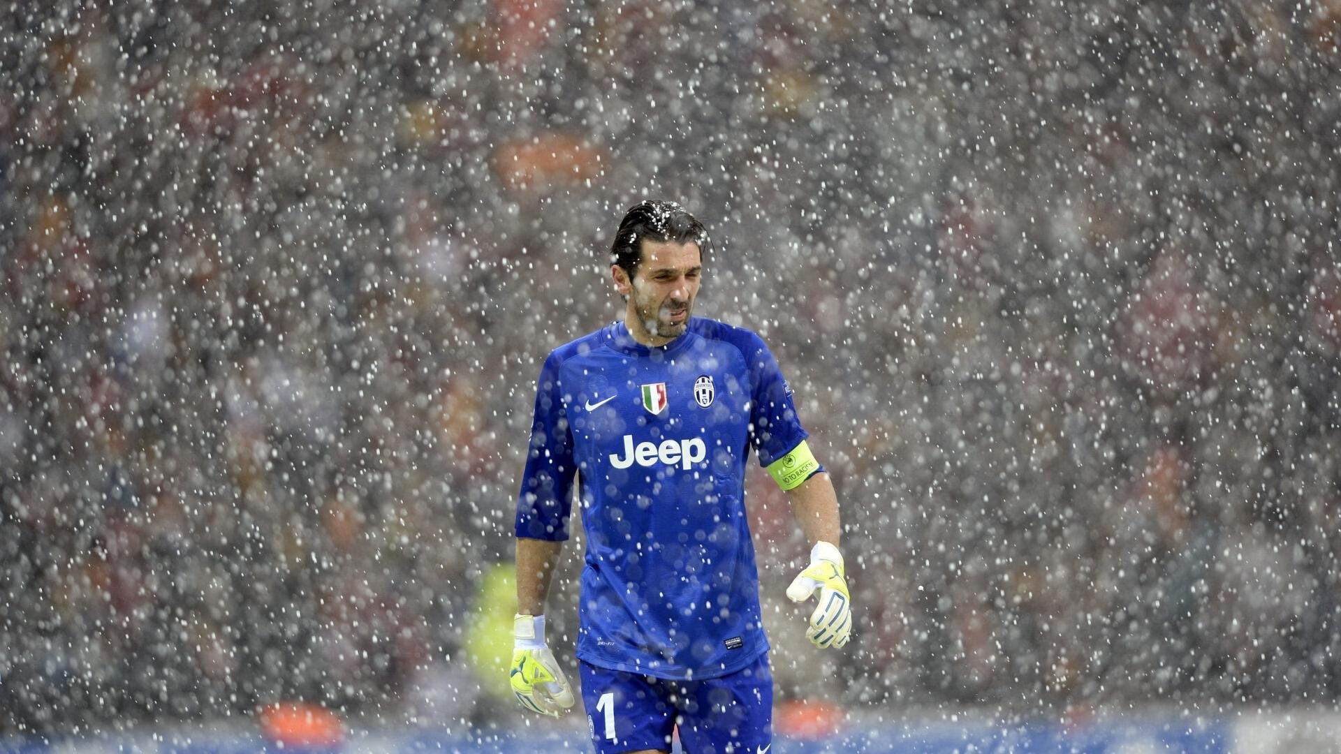 贝蒂斯强行终结洪都拉斯，迪巴拉在F1赛道接管争冠，当体育的边界开始模糊